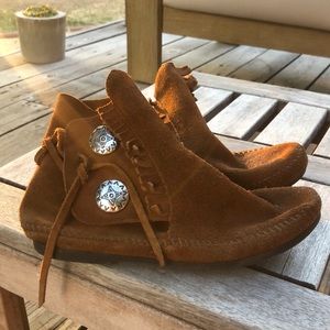 Minnetonka ankle Mocs